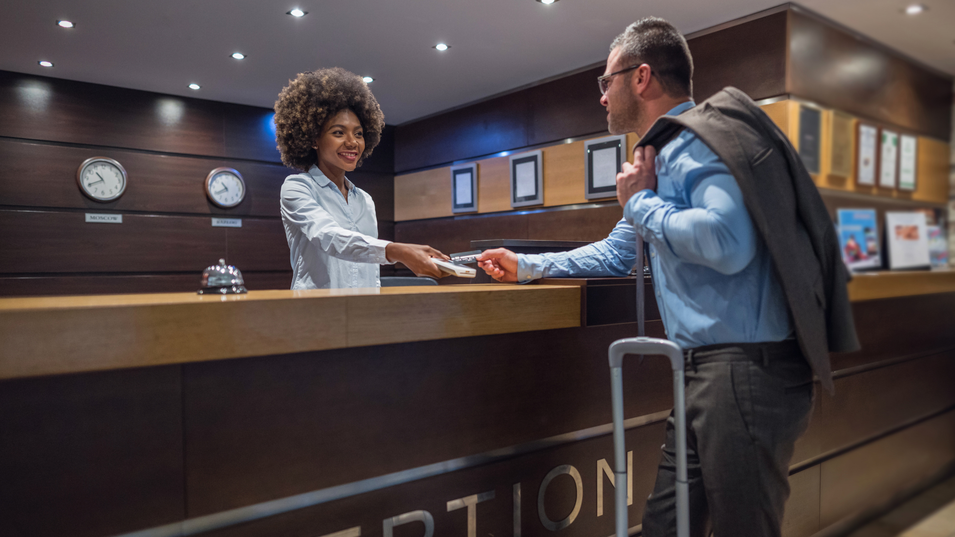 11 Clever Tips From Flight Attendants When Checking Into Hotels