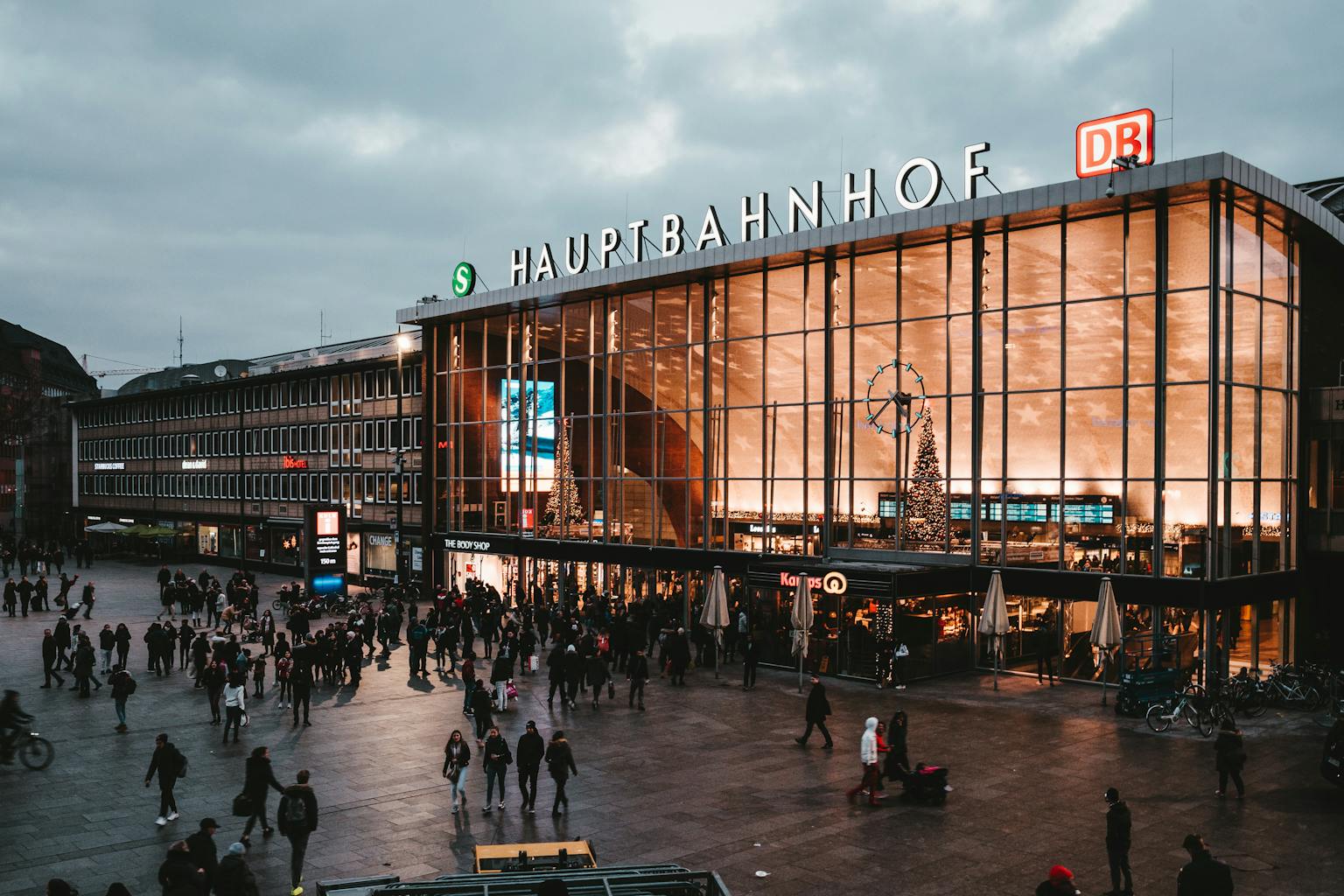 10-must-see-landmarks-in-europe-the-daily-dive