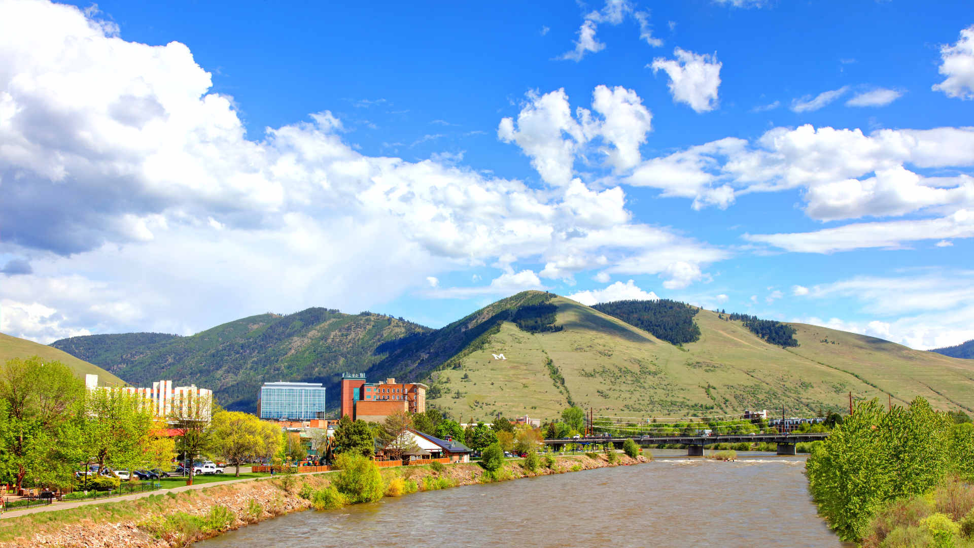 10 Charming Non-Coastal Towns Where Retirees Are Flocking for a Relaxing Lifestyle