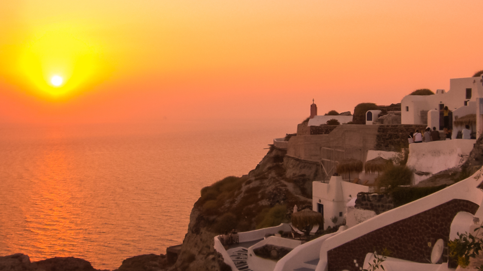 10 European Landmarks That Look Better in Photos Than in Real Life