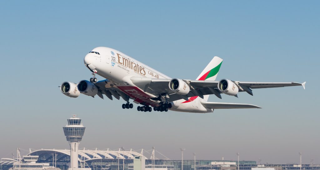 Emirates Airbus A380-861 (reg. A6-EER, msn 139) at Munich Airport (IATA: MUC; ICAO: EDDM) departing 26L. See also : File:Emirates Airbus A380-861 A6-EER MUC 2015 02.jpg File:Emirates Airbus A380-861 A6-EER MUC 2015 03.jpg File:Emirates Airbus A380-861 A6-EER MUC 2015 04.jpg File:Emirates Airbus A380-861 A6-EER MUC 2015 05.jpg