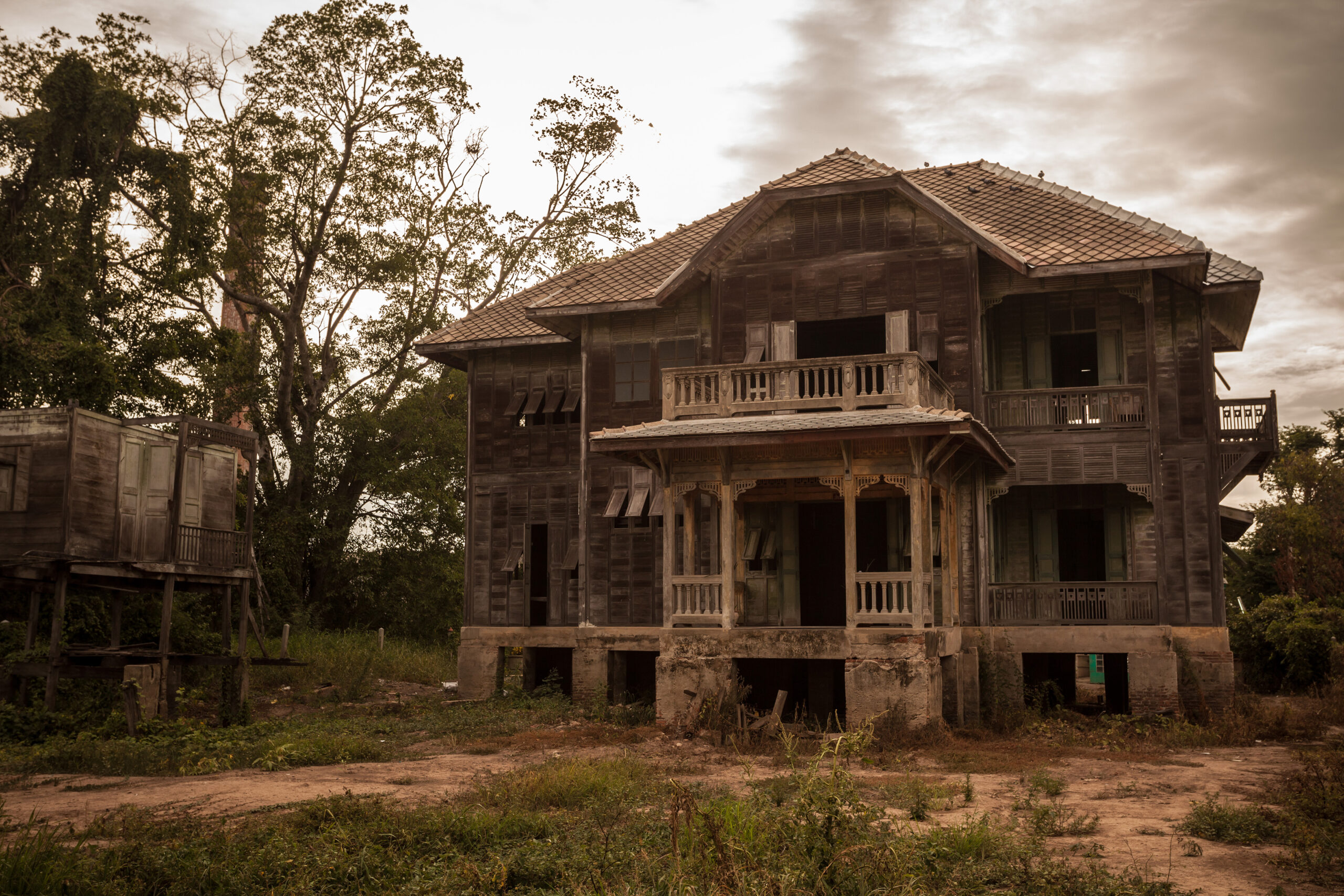 Spooky Trips: 20 Travel Destinations for Ghost Hunters