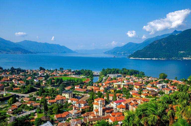 20 Stunning Lakeside Towns with Unbelievable Views