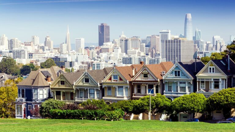 10 U.S. Cities Losing Residents Fast in 2025 and Why People Are Moving Out