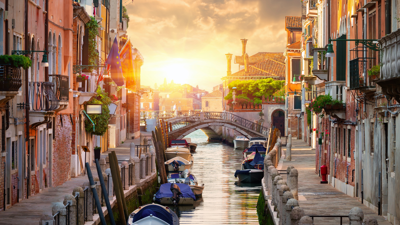 10 Destinations That Left Travelers Disappointed—And 10 That Totally Surprised Them