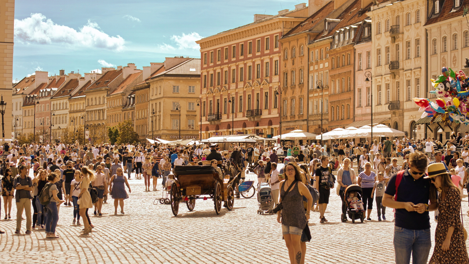 10 Tourist Scams Targeting Americans Abroad—and 10 Places That Feel Safe