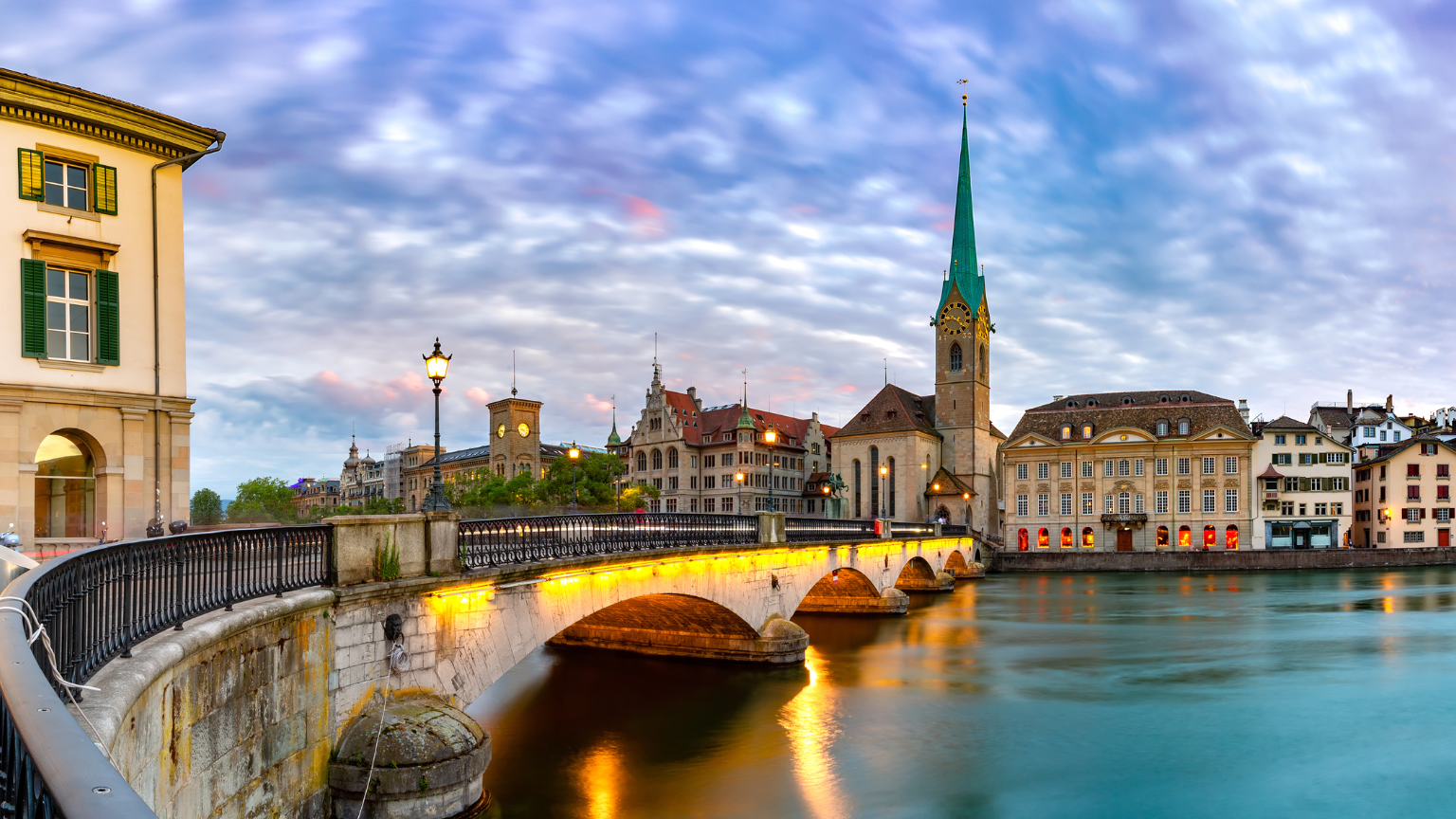 10 Tourist Destinations That Now Cost a Fortune—and 10 That Are Still Budget-Friendly