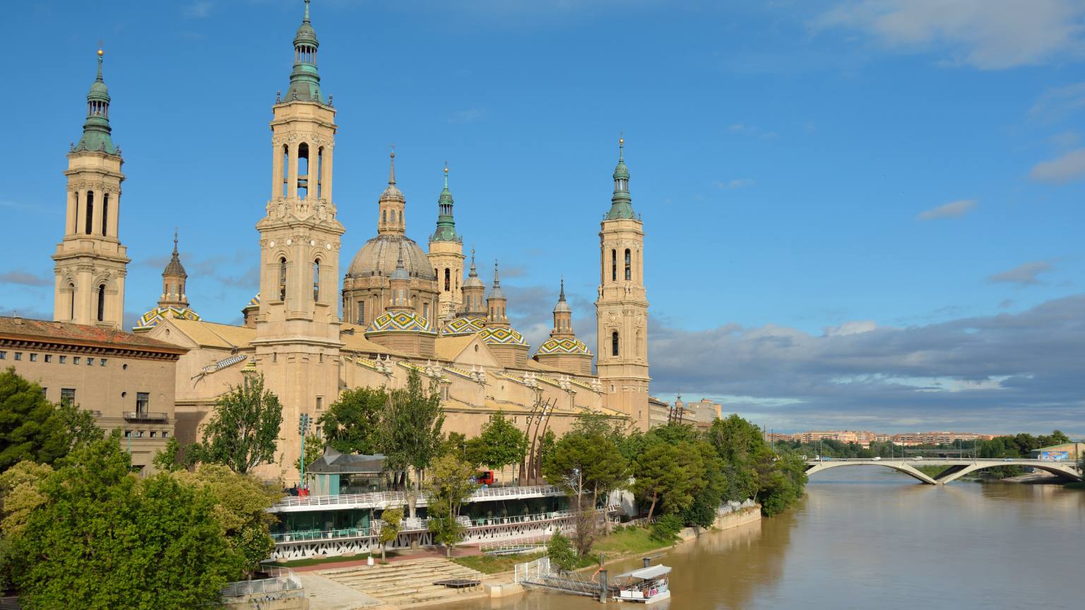 zaragoza cathedral river spain