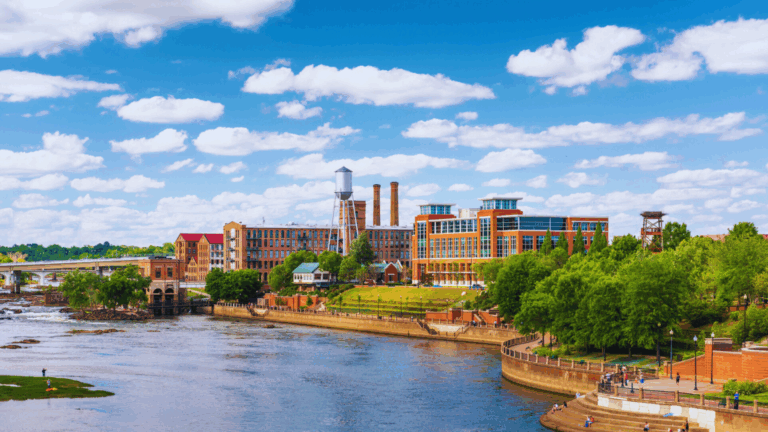 The U.S. Small Cities Luring Remote Workers With Cash and Perks