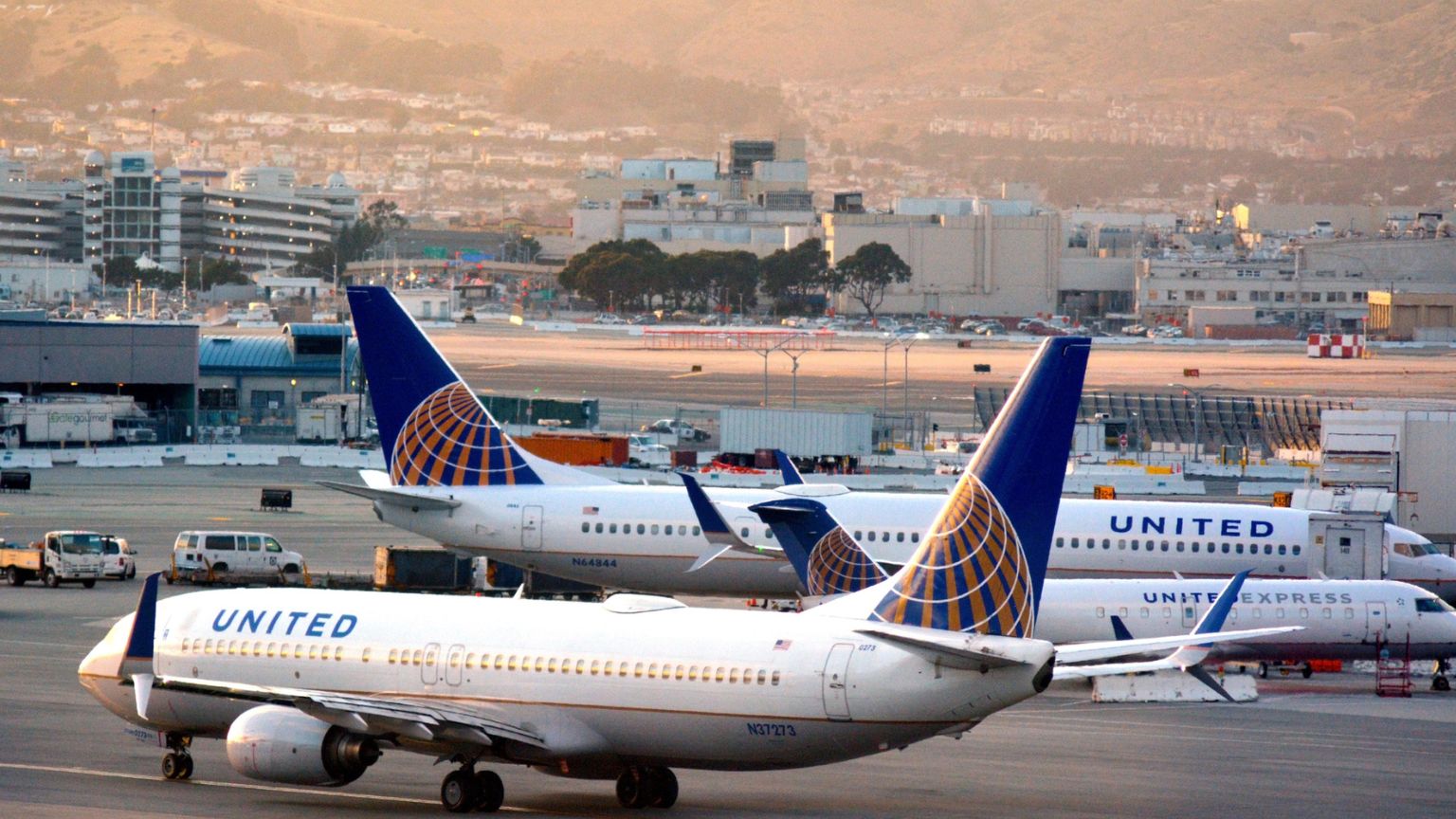 Airlines Sued for Charging Extra for Windowless Window Seats