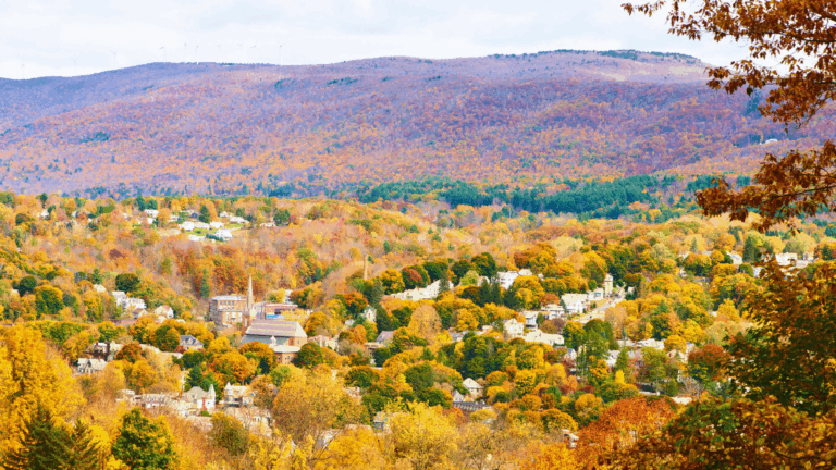 11 Best US Mountain Towns To Visit In The Fall For Peak Foliage
