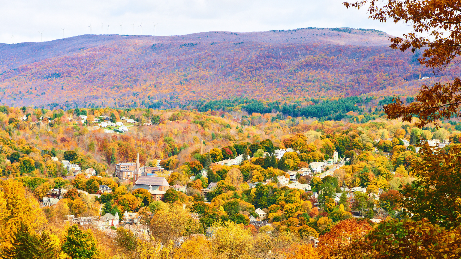 11 Best US Mountain Towns To Visit In The Fall For Peak Foliage
