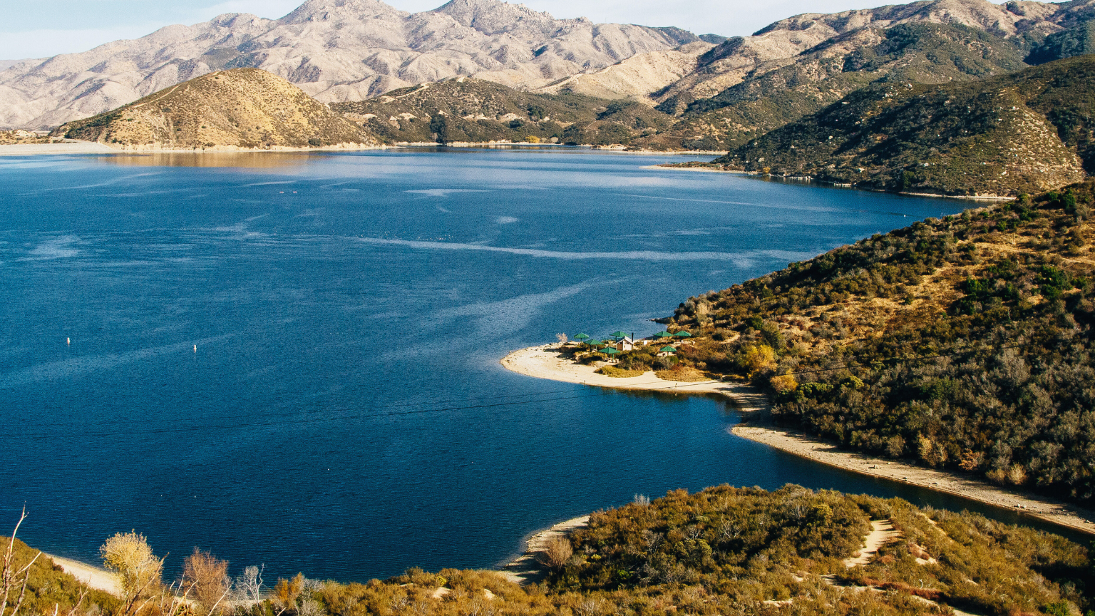 15 Lakeside Towns That Stay Open and Affordable After Summer