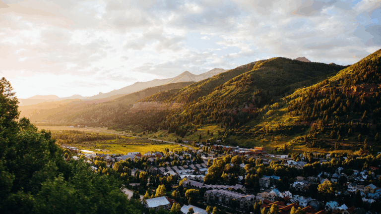 America’s 20 Small Towns That Went Viral for Being Too Photogenic