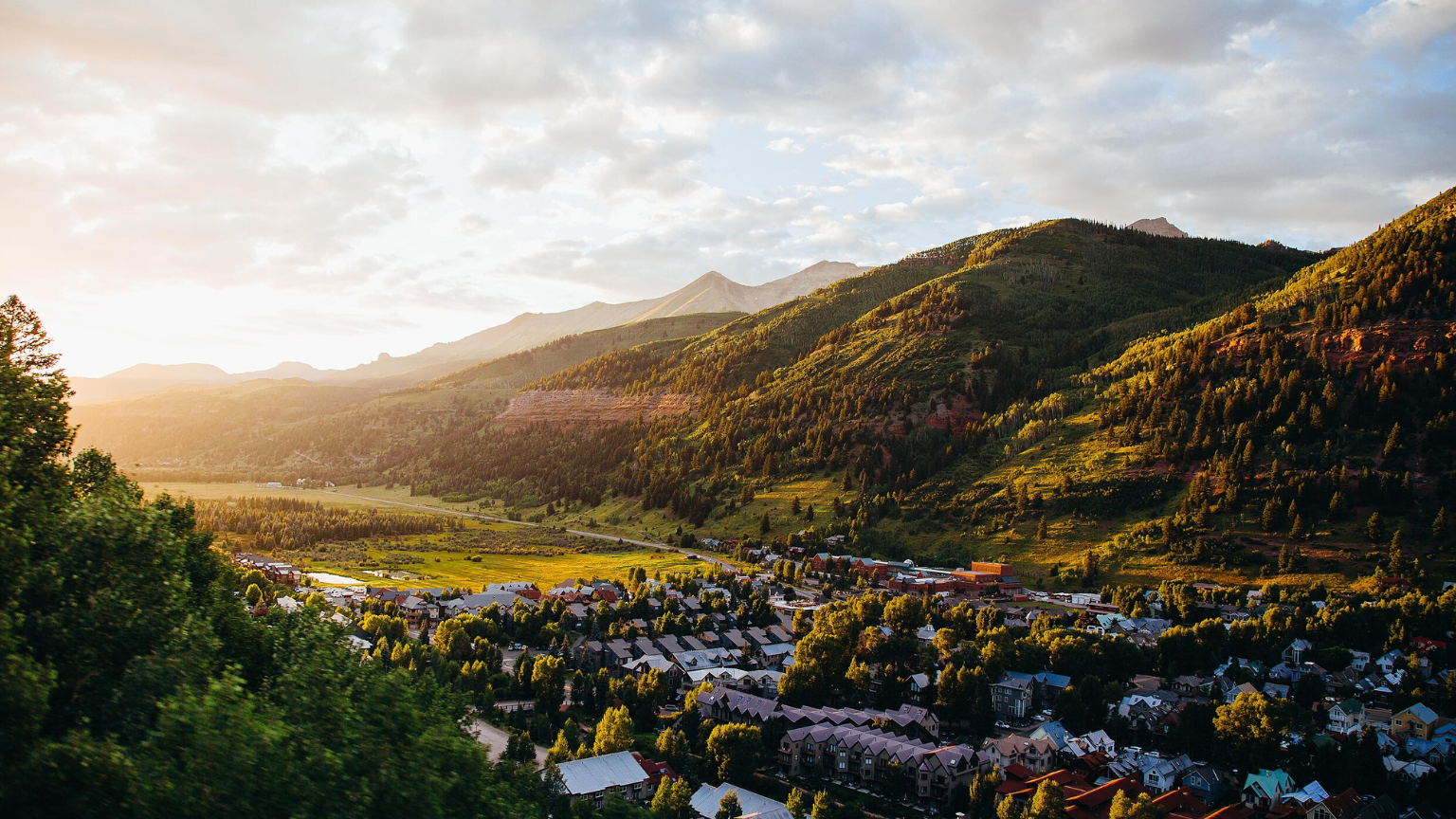 America’s 20 Small Towns That Went Viral for Being Too Photogenic