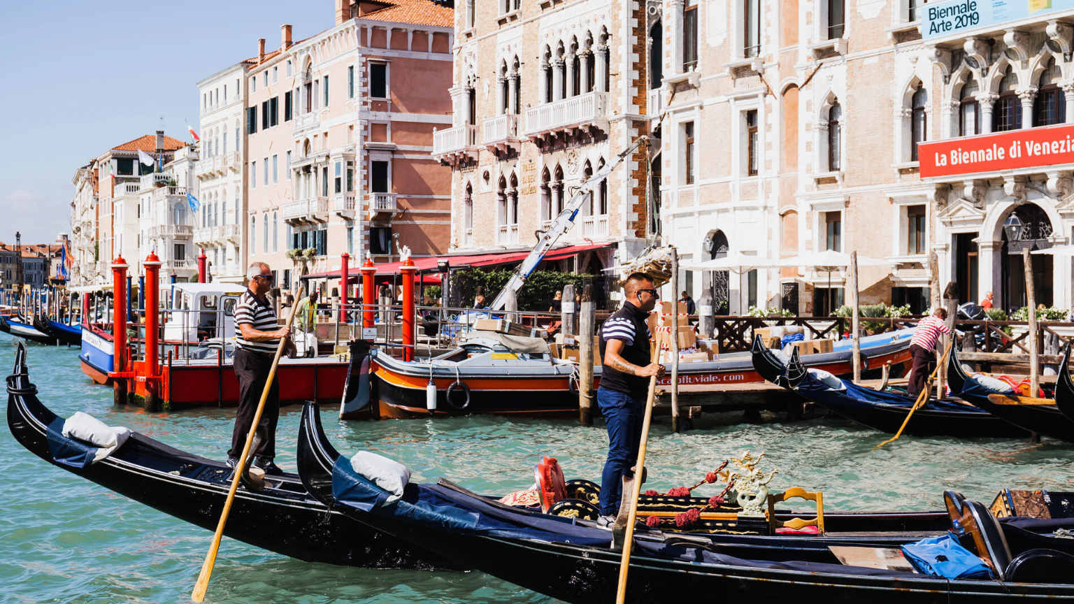 Tourists Fined and Expelled After Diving into Venice’s Grand Canal