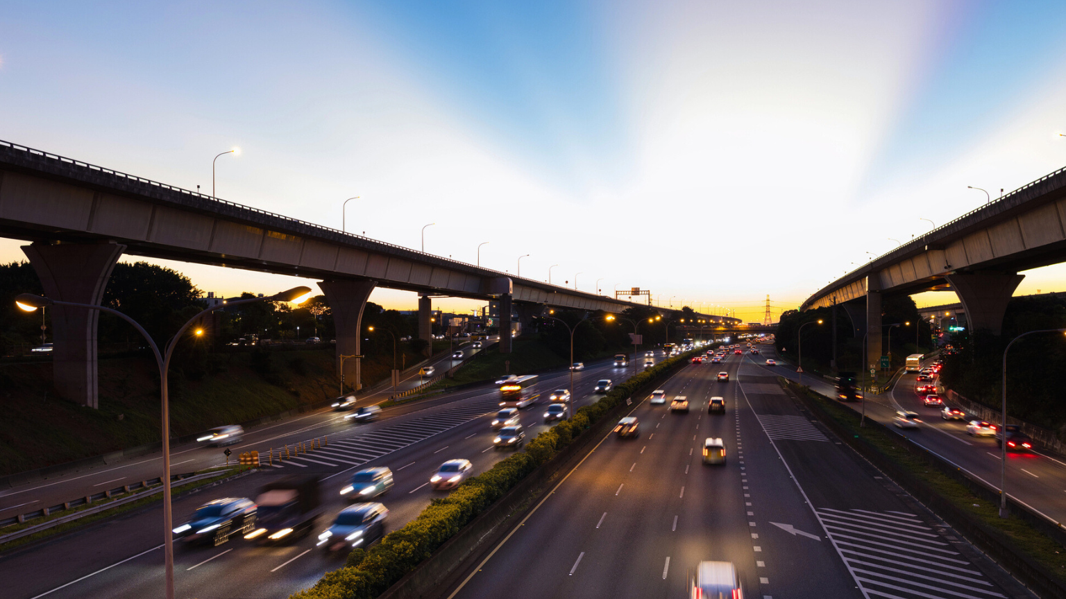 Cross-Border Summer Slowdown: Traffic Falls at Windsor–Detroit and Sarnia–Port Huron