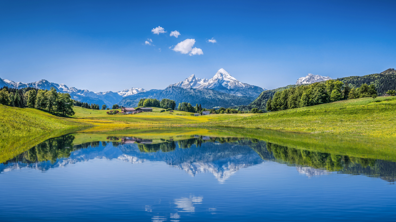 15 Alpine Lakes You Can Actually Swim in Without Freezing