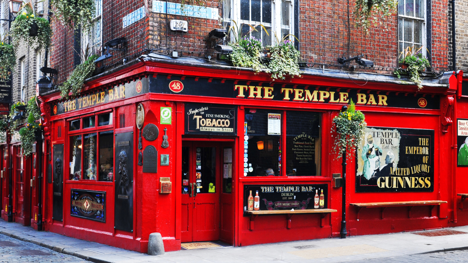 6 Cities With Incredibly Cozy Pub Culture