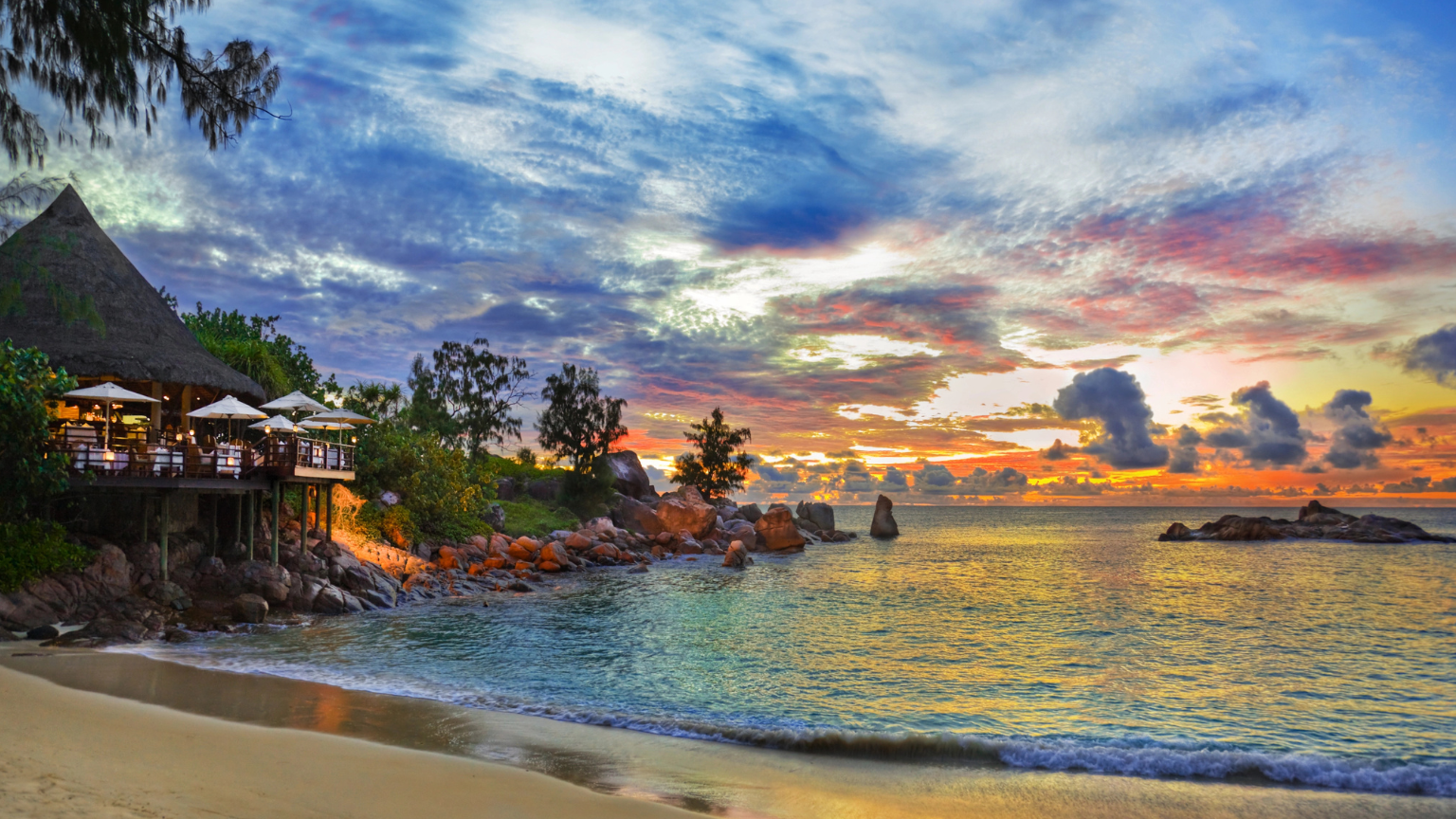 The Hidden Cost of Paradise: What Tourists Don’t See in America’s Prettiest Beach Towns