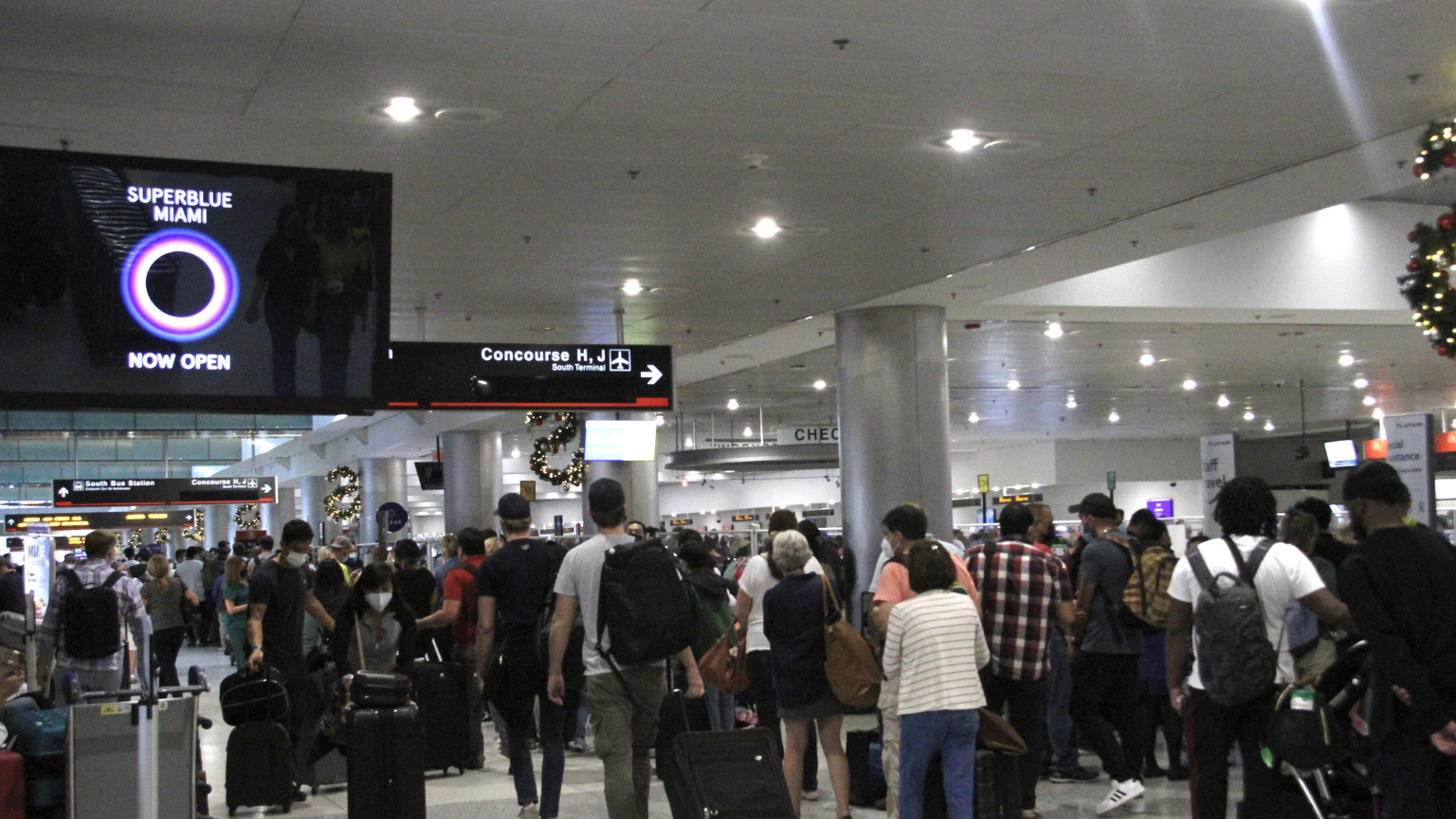 U.S. Airlines Prepare for Record Winter Holiday Crowds