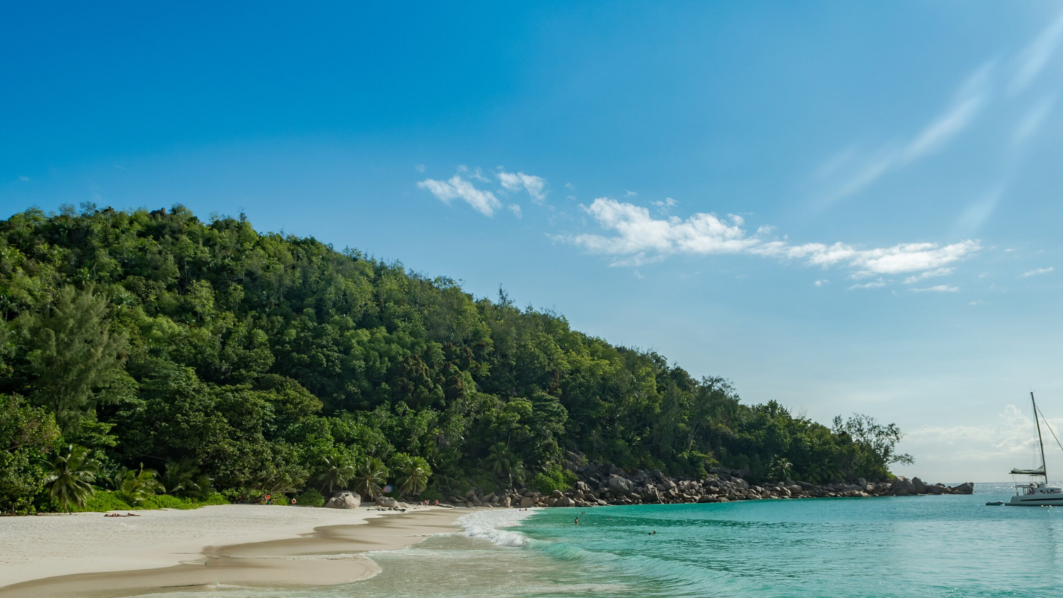 15 Hidden Beach Escapes Locals Try to Keep Quiet