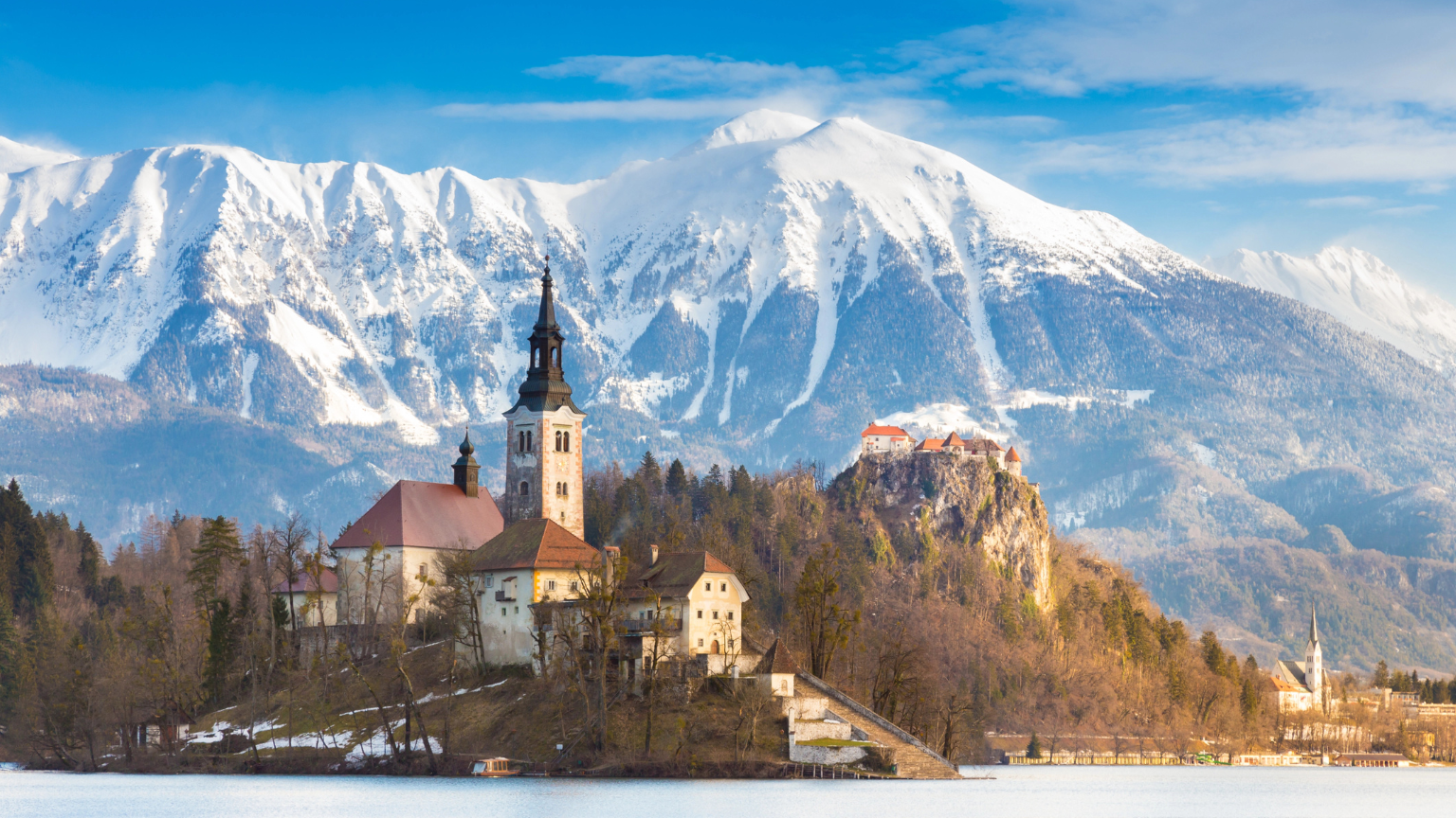 18 Alpine Towns for Cozy Winters Without Skiing