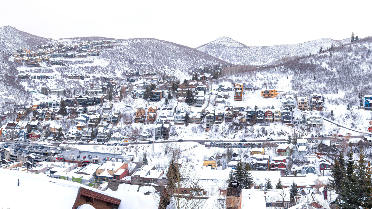 15 Snowy Small Towns That Feel Like a Movie Set