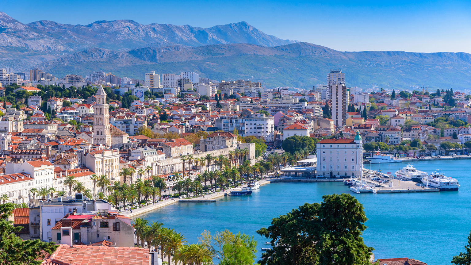 18 Walkable Old Towns Made for Spring Evenings