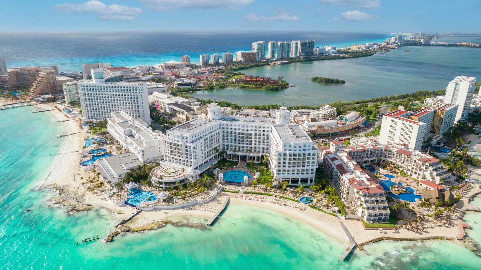 15 Destinations People Love to Visit but Would Never Live In (2026)